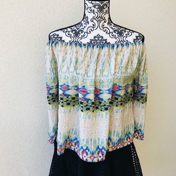 design lab Tops - ⭐️ Design Lab graphics top shoulder less NWT SP